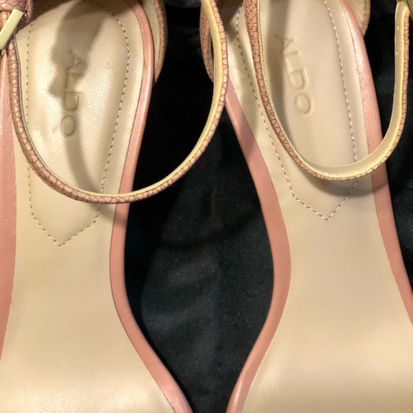 Ladies Heels - Picture 3 of 4